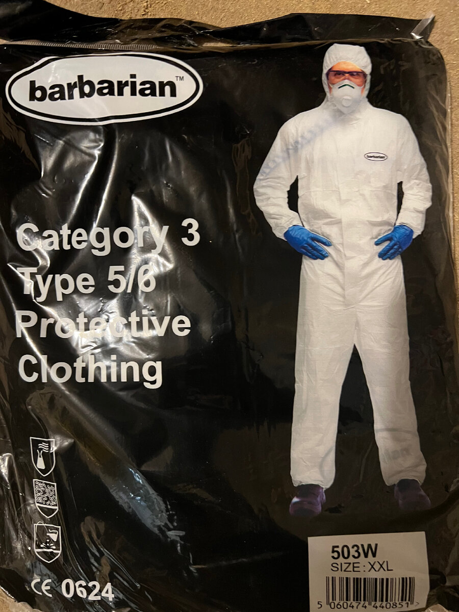 Костюм для работы с асбестом. Фотография из личного архива. 