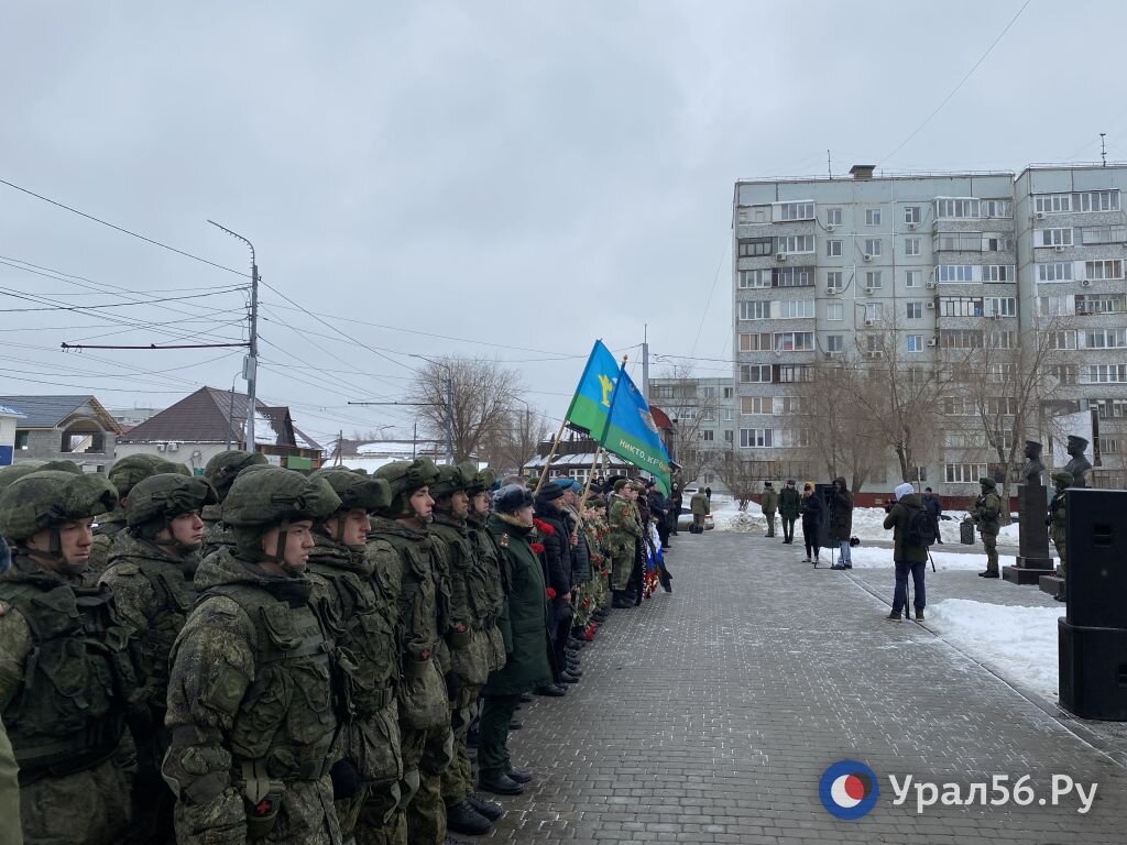    В Оренбурге почтили память десантников шестой роты Псковской дивизии ВДВ