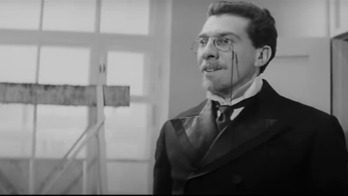 Сергей Юрский в роли Викниксора "Республика ШКИД"