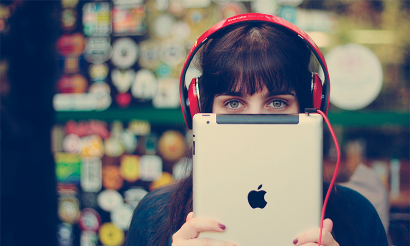 Apple AirPods — мощные и функциональные BeatsX — лёгкие и эффективные
Beats Solo3 Wireless On-Ear Headphones — красивые и эргономичные
Sennheiser MX 375 — надёжные и недорогие
Beyerdynamic DX 120iE — прочные и удобные Apple AirPods — мощные и функциональные 