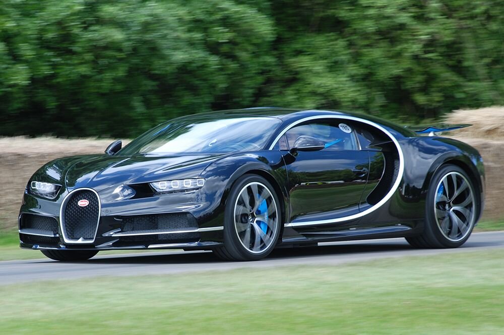 Bugatti Chiron Sport — 2,9 млн долларов. Модель получила название в честь автогонщика Луи-Александра Широна, который выступал за марку с 1928 по 1958 год. Известно, что два экземпляра приобрел саудовский принц Бадр бин Сауд.
