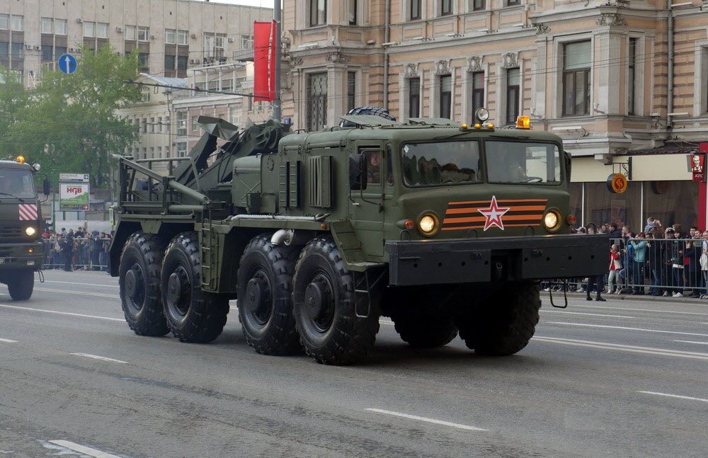 Военная техника на Тверской. Наши дни. (Фото Яндекс картинки)