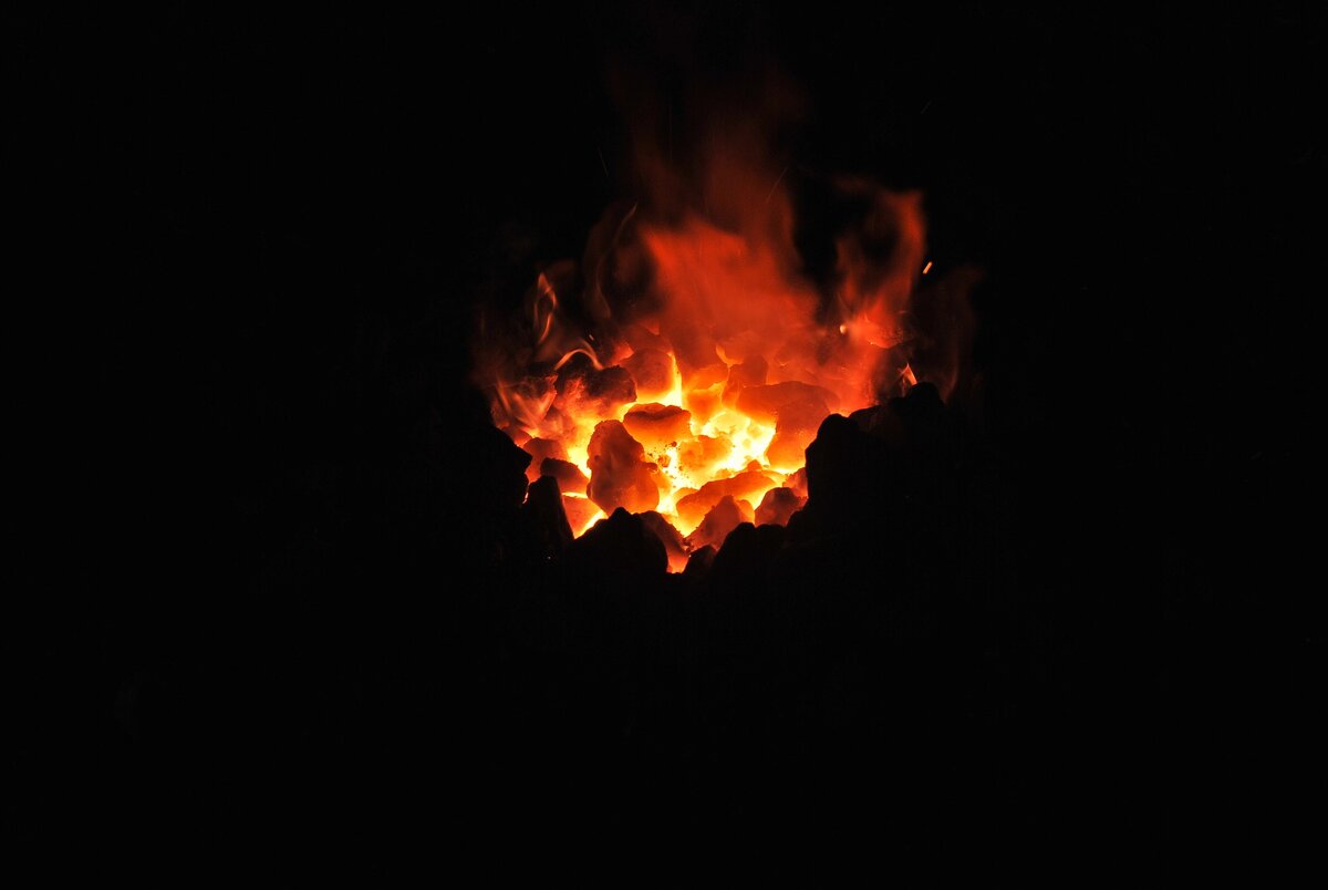 https://pixabay.com/photos/fire-embers-heat-hot-craft-1769376/