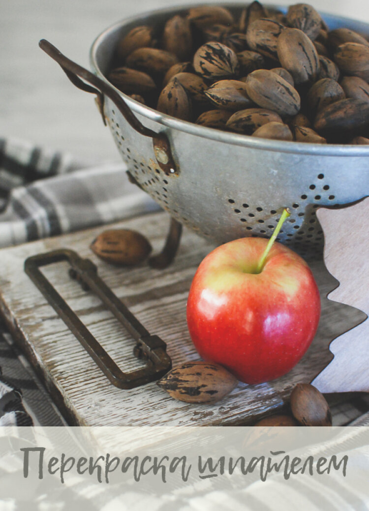 Поднос, перекрашенный шпателем и белой краской