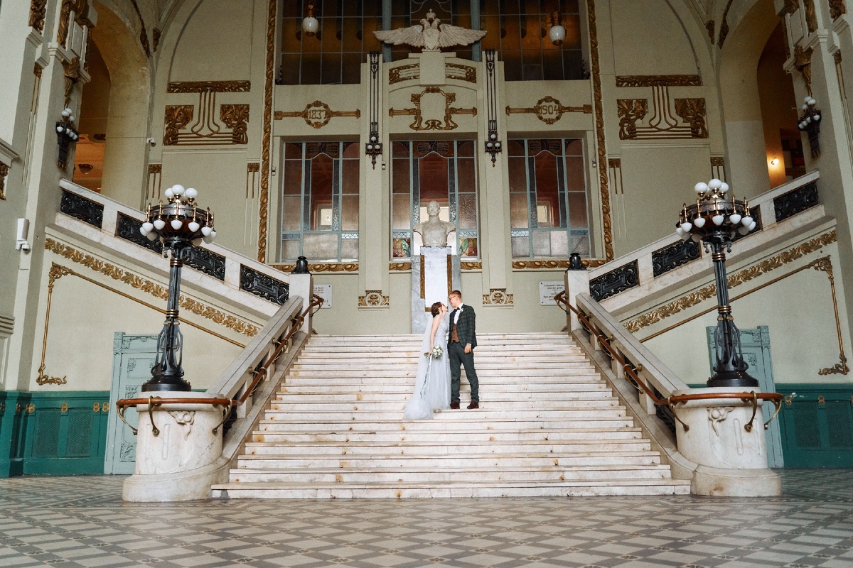 Парадный зал с мраморной лестницей.
Фото: Сергей Каличевский 