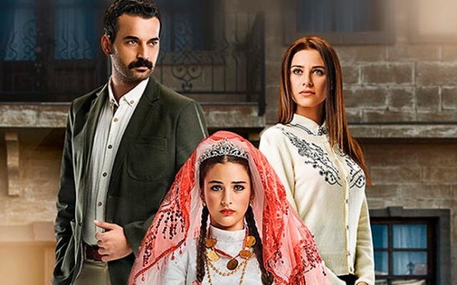 В главных ролях: Гезде Мукавелат - Мелек 1, Гекхан Сахин - Али, Уфук Сен - Девран, Орхан Шимшек - Азат 1, Чагла Шимшек - Зехра 1, Бенги Озтюрк - Мелек 2, Онурджан Куршан - Фезман, Мелда Арат - мать Али.