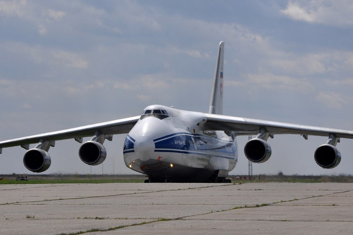 Ан-124. Источник; https://123ru.net/moscow/153172988/