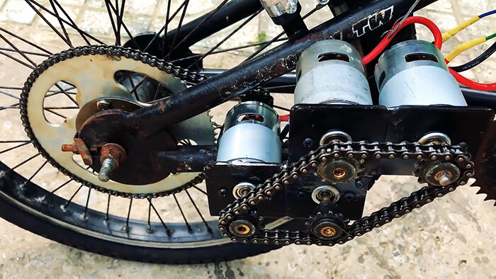  Для переделки велосипеда в электровелосипед продаются специальные наборы с мотор-колесом. Это бюджетное достойное решение, но не позволяющее добиться нормальной скорости передвижения.
