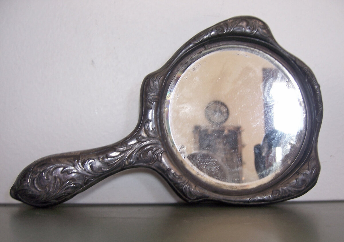 Старинное зеркало. Изображение взято из открытых источников.