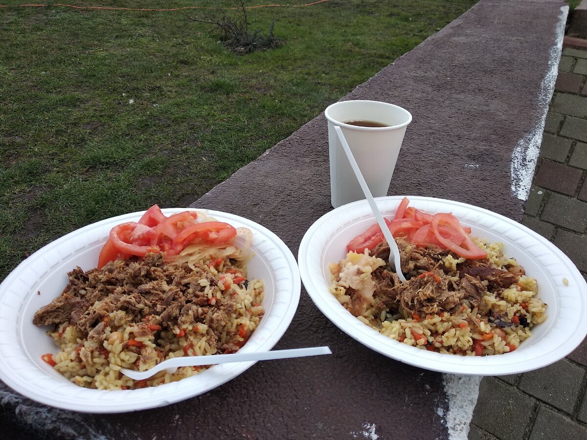 Были на фестивале плова. Чтоб вы понимали в одной такой порции калорий 500 и это практически половина моего рациона.😂