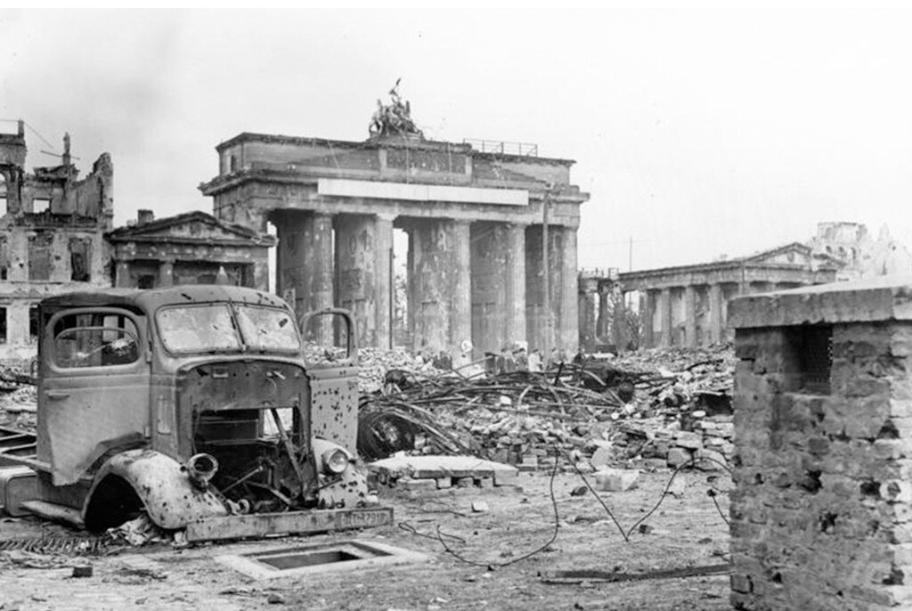 Реальная фотография. Листайте, чтобы увидеть объект в игре