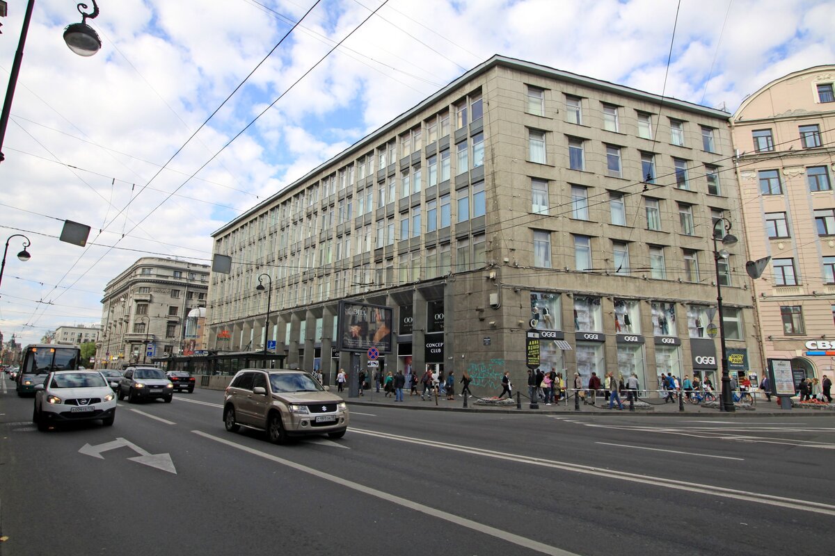 Петербург метро петроградское. Станция Петроградская Санкт-Петербург. Станция Петроградская снаружи. Станция метро Петроградская. Петроградская метро улица.
