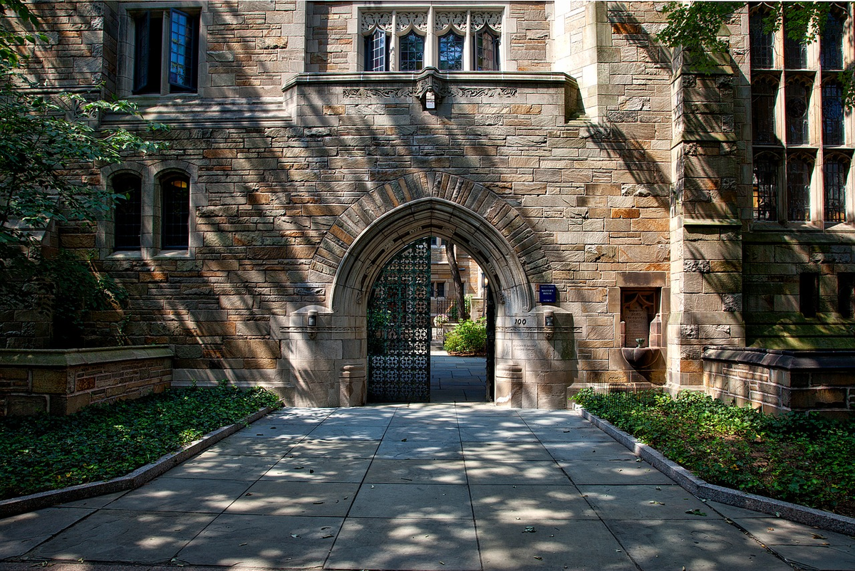 Йельский университет. Йельский университет кампус. Yale University старый. Кампус Йельского университета фото. Здание Йельского университета