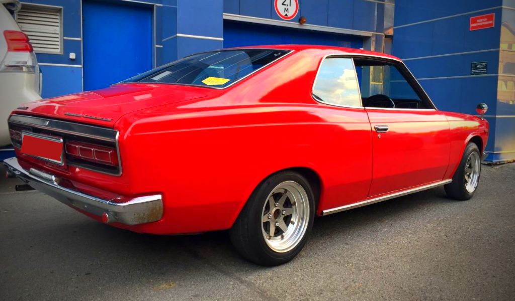 Хардтоп - отсутствует центральная стойка и рамка двери