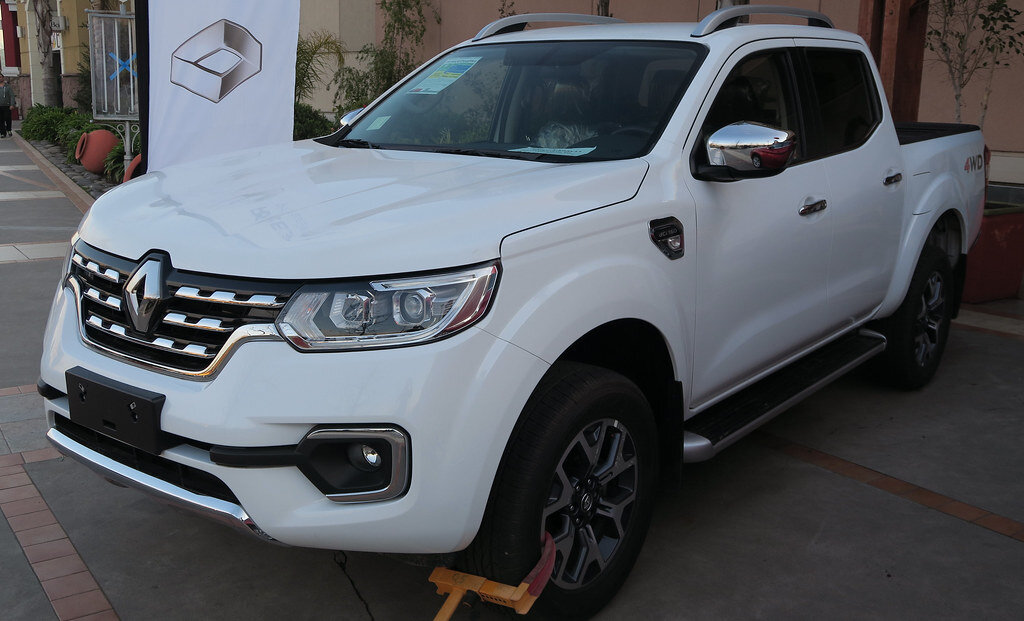 Renault Alaskan в Европе у дилера