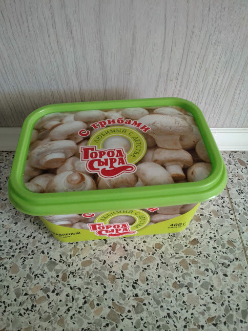 Фото №1. Вот, собственно, и он. Сыр. Точнее плавленный продукт.