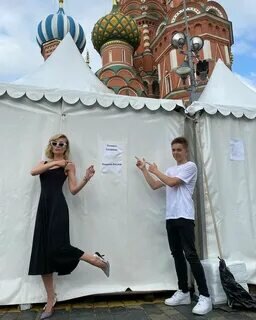 на фото Полина Гагарина и Андрей у именной гримерке. Источник фото: яндекс картинки 