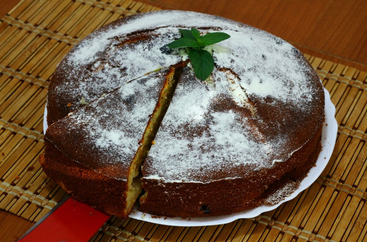 Шоколадный пирог с персиками в мультиварке