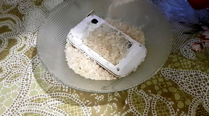 Высушить телефон в домашних