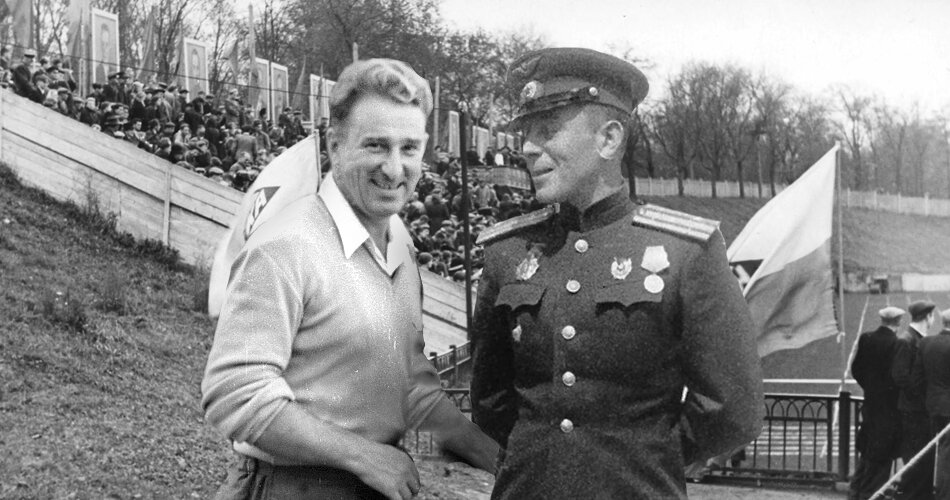 Василий Сталин с хоккейной командой