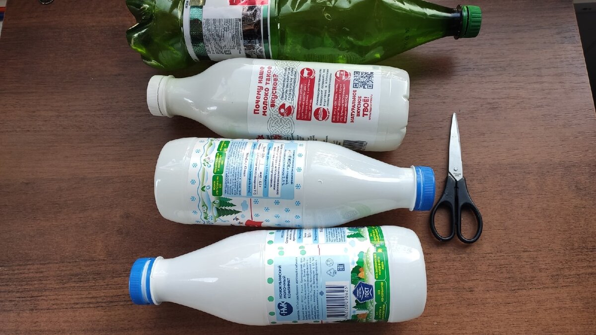 ​Кувшинка из пластиковых бутылок для украшения сада