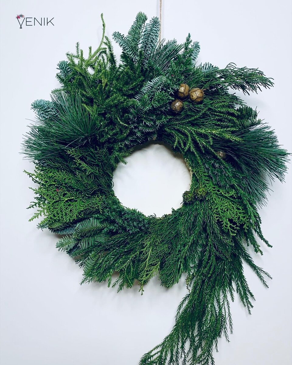Новогодний венок на заказ от Цветочной Мастерской VENIK