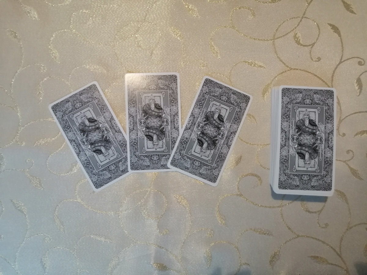 Расклад на финансы. Фото автора.