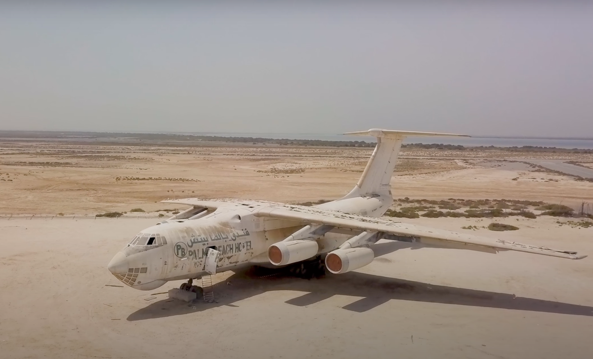 Заброшенный Ил-76 в ОАЭ.