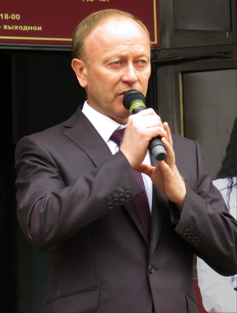 директор  колледжа  Михаил  Владимирович