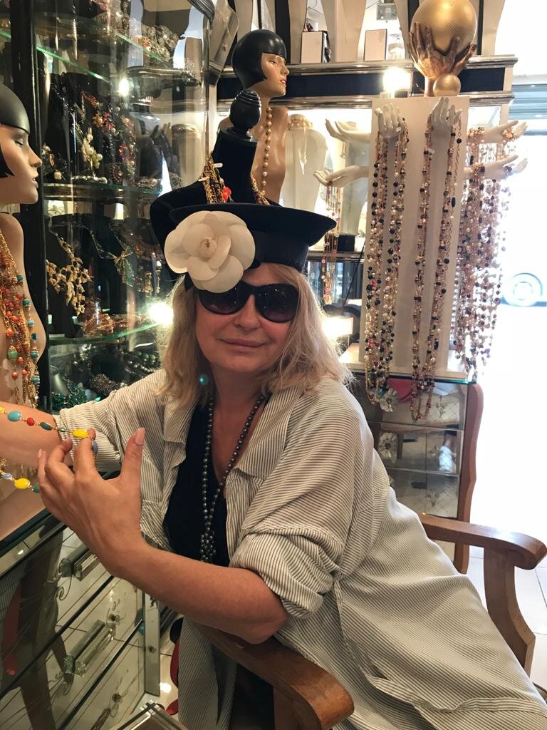 Владелица антикварной лавки Анна Феликс