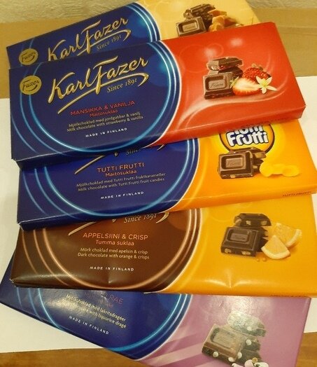 Шоколадка стоит 20 150. Фазер шоколад Финляндия. Fazer шоколад. Финский шоколад fazer. Шоколадки из Финляндии.