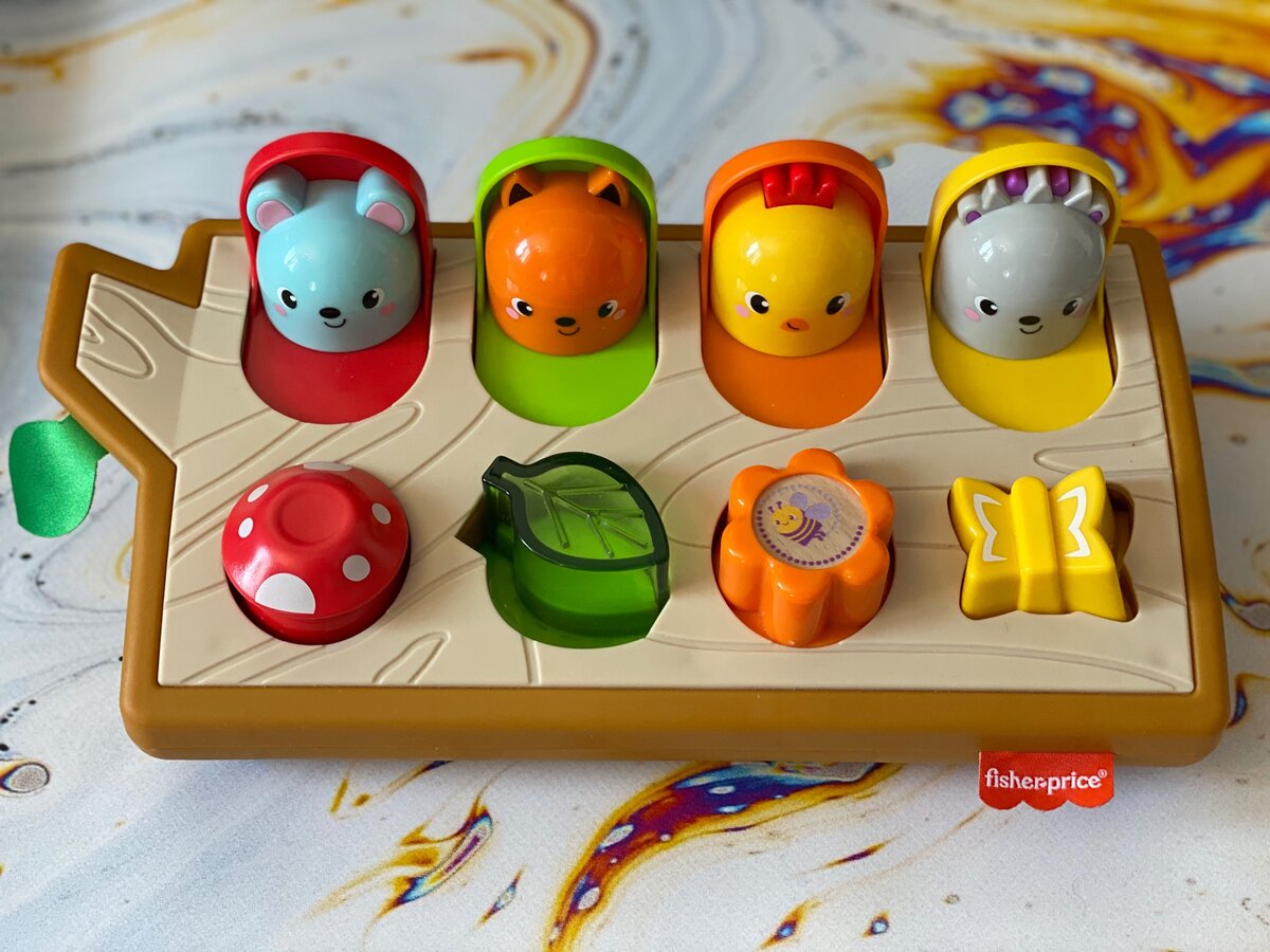 Это игрушка наша любимая, ребенку купили в возрасте 6,5 месяцев. Качество на 5 баллов. Хорошо развивает мелкую моторику.  4 вида активности - нажмите/ поверните/ переключите или передвиньте кнопки чтобы увидеть животных.