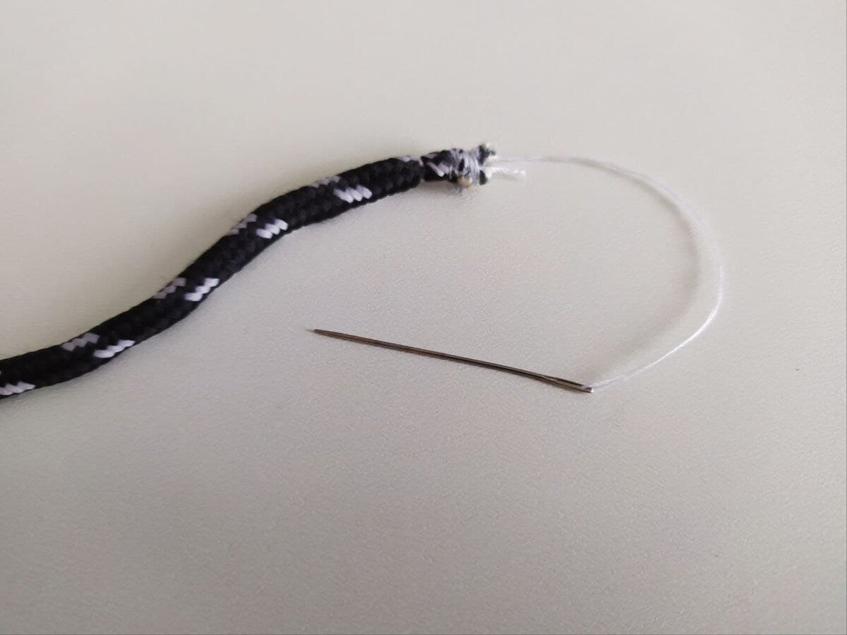 Как обрезать шнурки и сделать эглет-наконечник не хуже фабричного