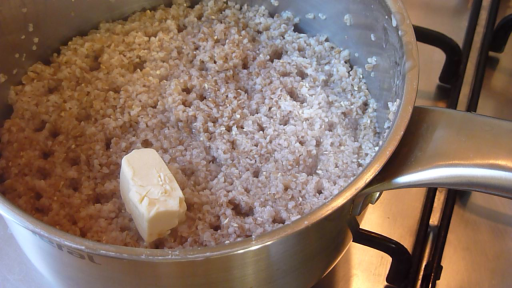 Полбяная каша на воде из цельного зерна. Манку с полбой фото. Как варить полбу дробленую. Полба приготовленная. Полба на воде.