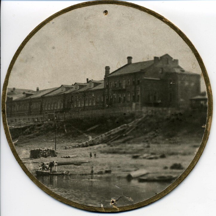 Вид корпусов фарфоровой фабрики Кузнецова М.С. в пос. Песочное  1891-1910 г.г. (архивное фото)