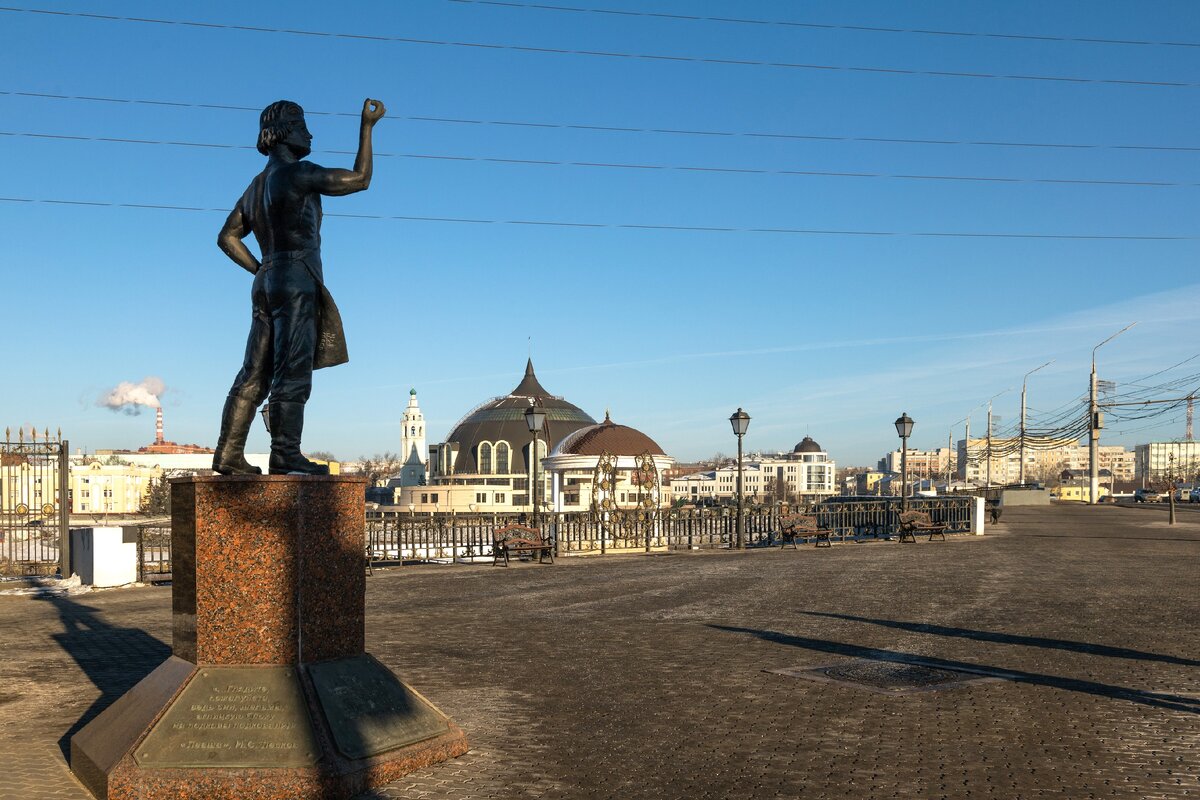 Памятник Левше