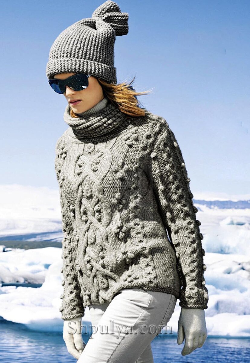 пуловер с шишечками спицами