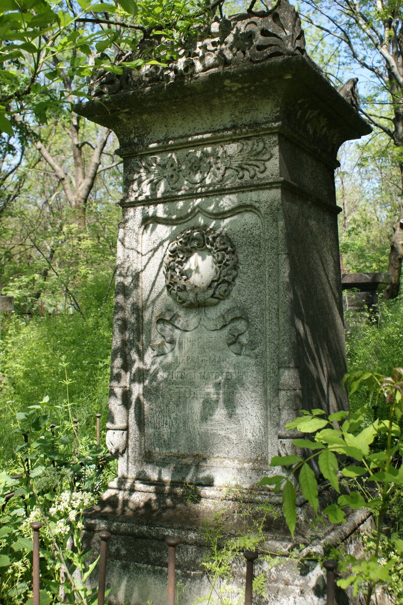 Могила военного инженера, генерал-майора Григория Матвеевича Толстого, дядьки Льва Николаевича