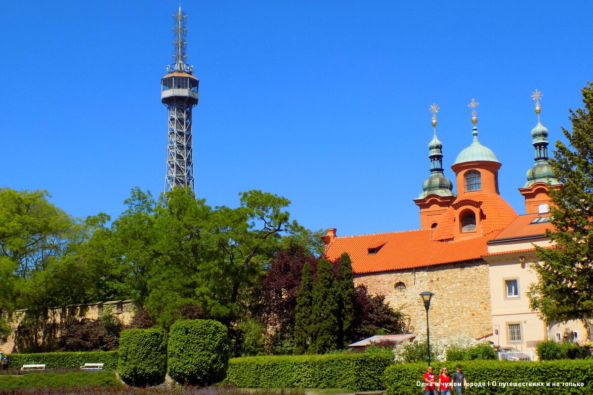 Построена Петршинская башня была в 1889 году, по инициативе чешских предпринимателей и вельмож, побывавших на всемирной выставке в Париже и впечатлённых увиденным там творением Эйфеля.
