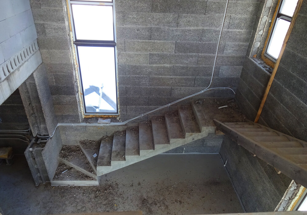 Стены ждут штукатурки