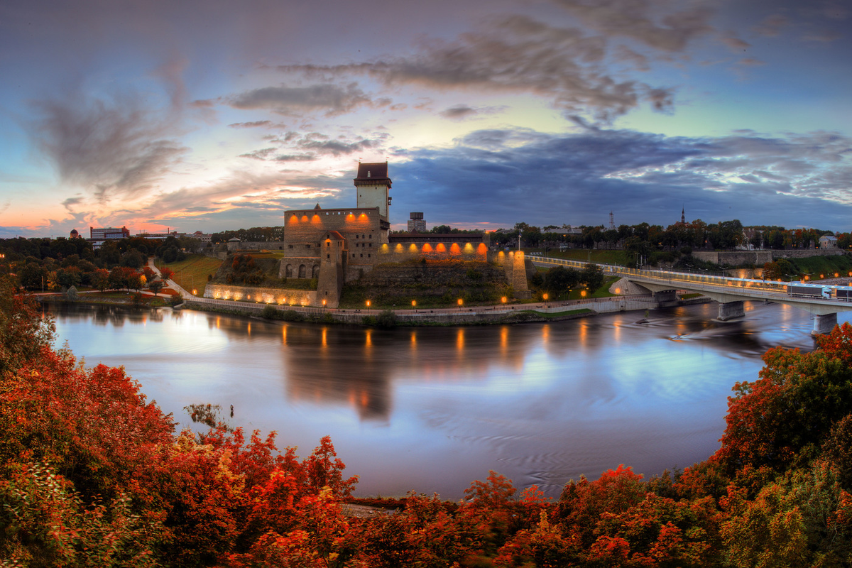 Нарва (город в эстонской ССР) города Эстонии. Река Нарва Эстония. Нарва замок. Крепость в Нарве Эстония.