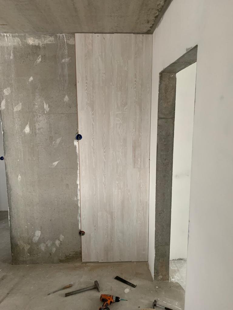 Стена в зоне гостиной