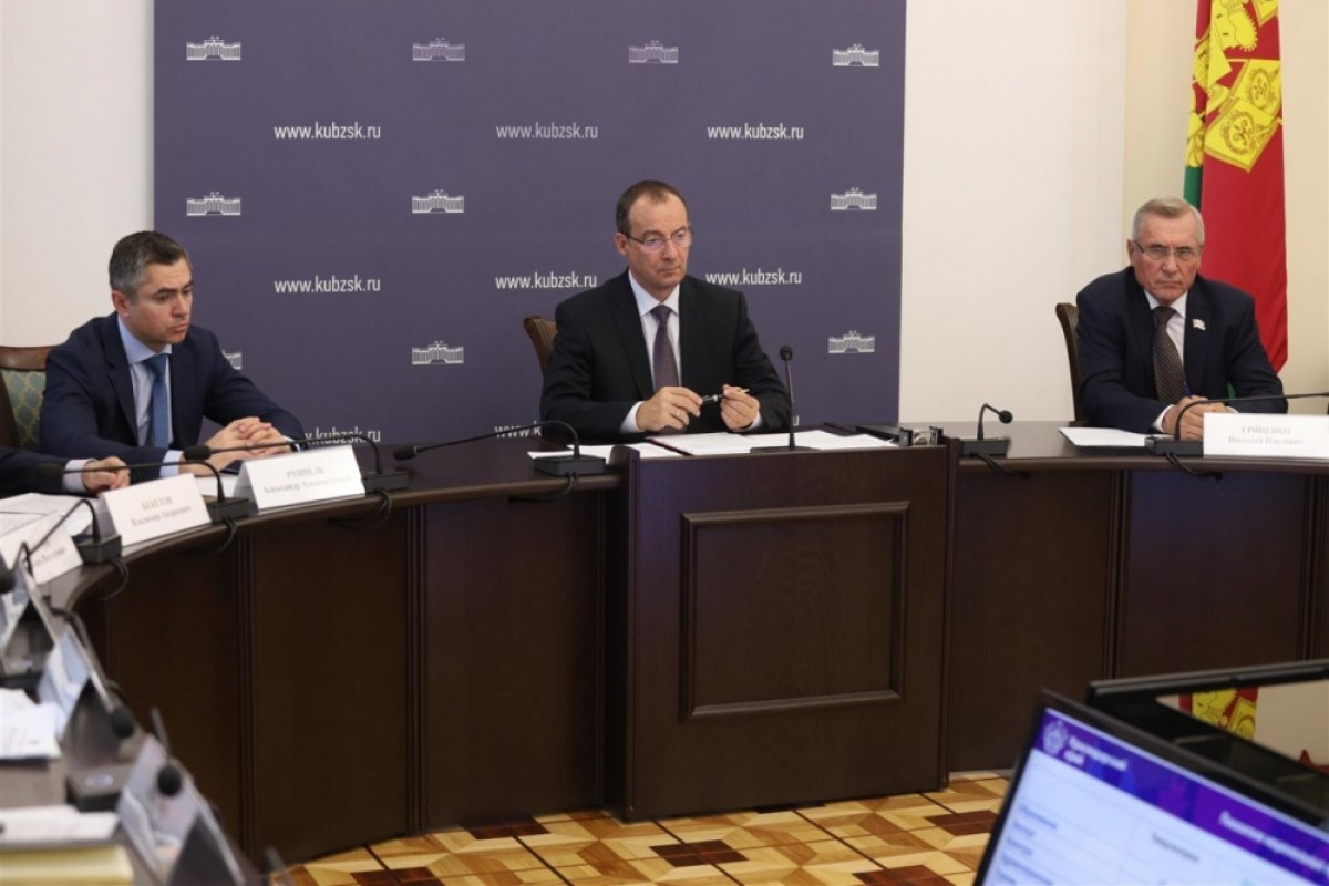    В новом созыве депутаты ЗСК продолжили мониторинг реализации регпроектов