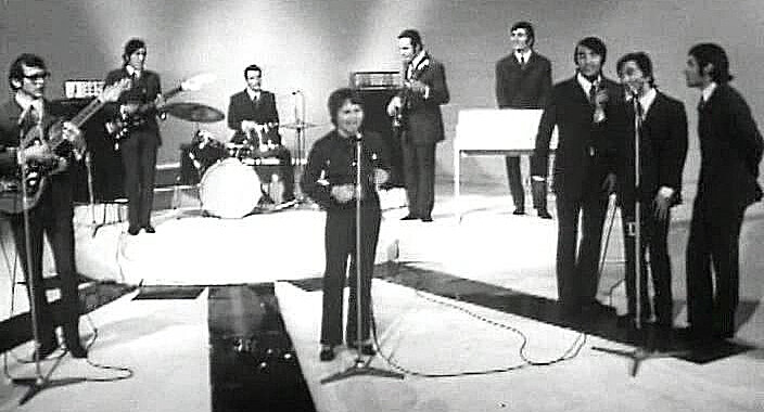 «Ялла» на телеконкурсе «Алло, мы ищем таланты» (1971) Сергей Аванесов, Равшан Закиров, Дмитрий Цирин, Лариса Кандалова, Евгений Ширяев, Алиаскар Фатхуллин (?), Шахбоз Низамутдинов, Фарух Закиров, Бахадыр Джураев.
