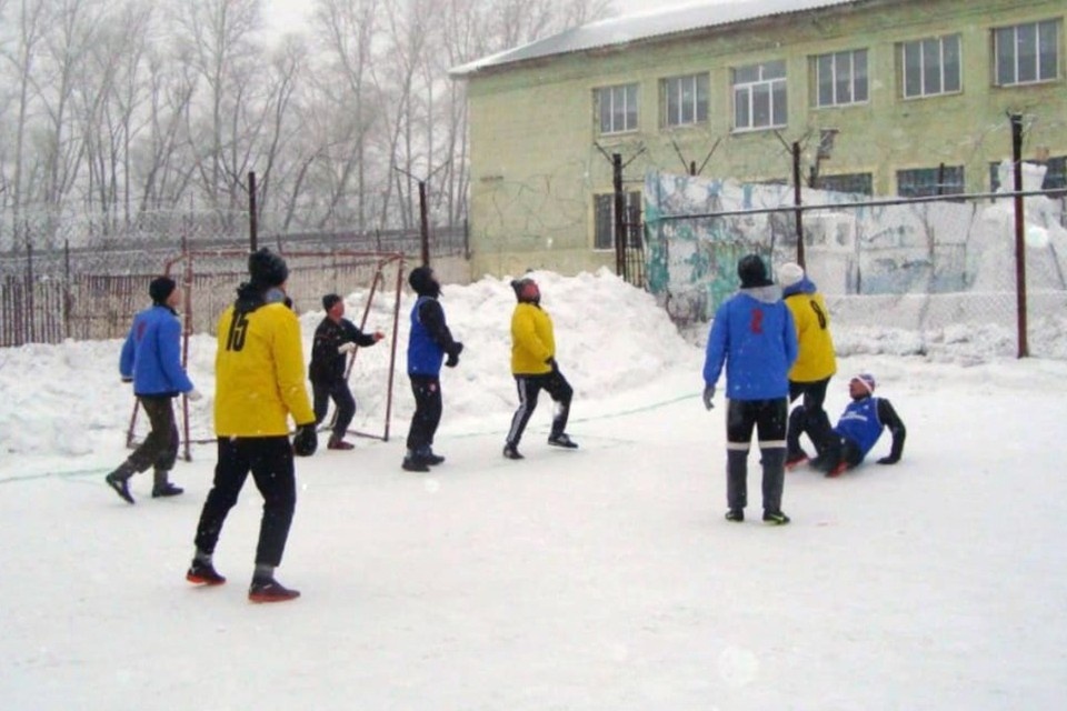     Поражение ветеранов футбола объяснили молодостью соперников. Фото: ФК «Новосибирск».