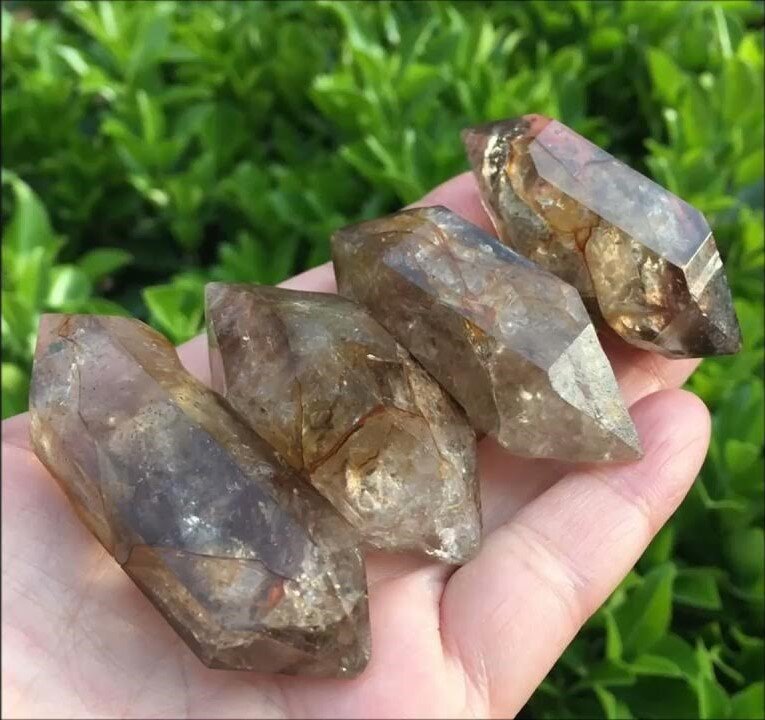 На фото: Дымчатый кварц