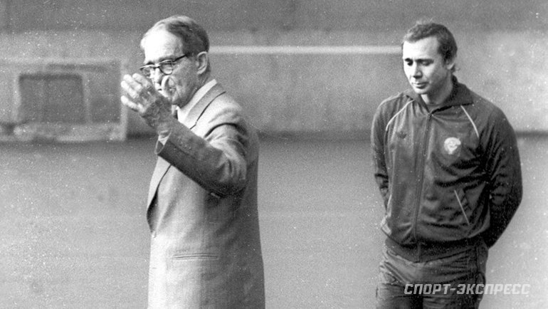    Николай Старостин и Олег Романцев.Александр Федоров