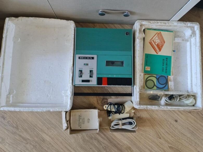 Кассетный магнитофон "Весна-306". Полный комплект поставки