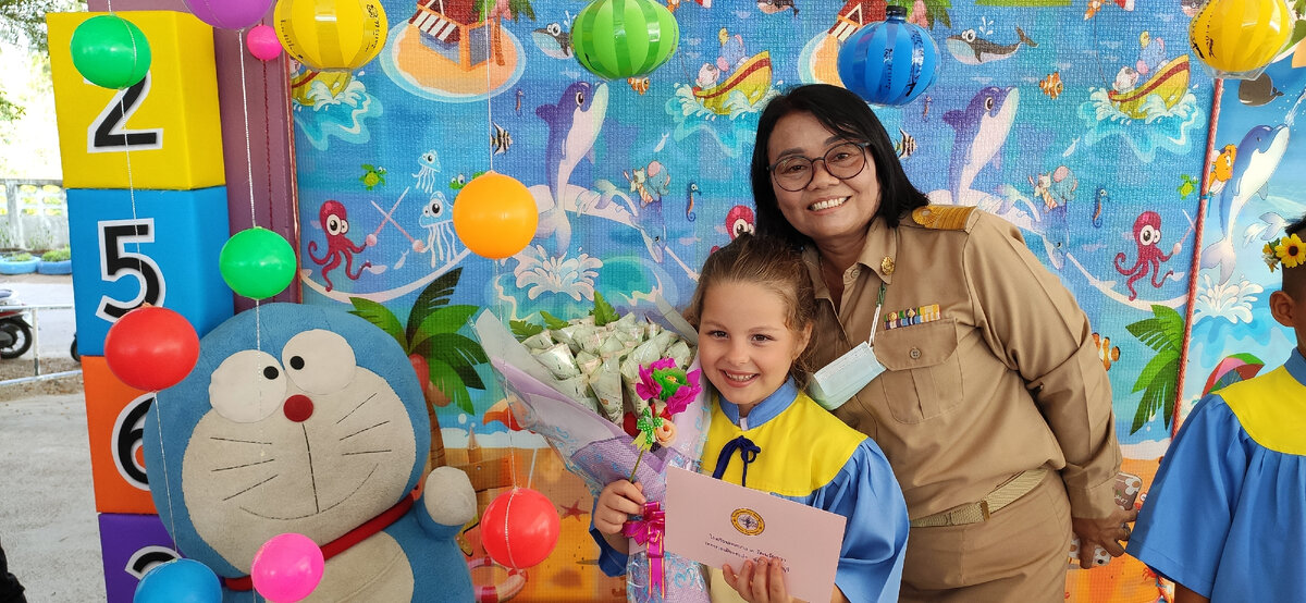 Авторское фото. Выпускной после первого класса. Школа НеранЧара. Город Ча Ам.