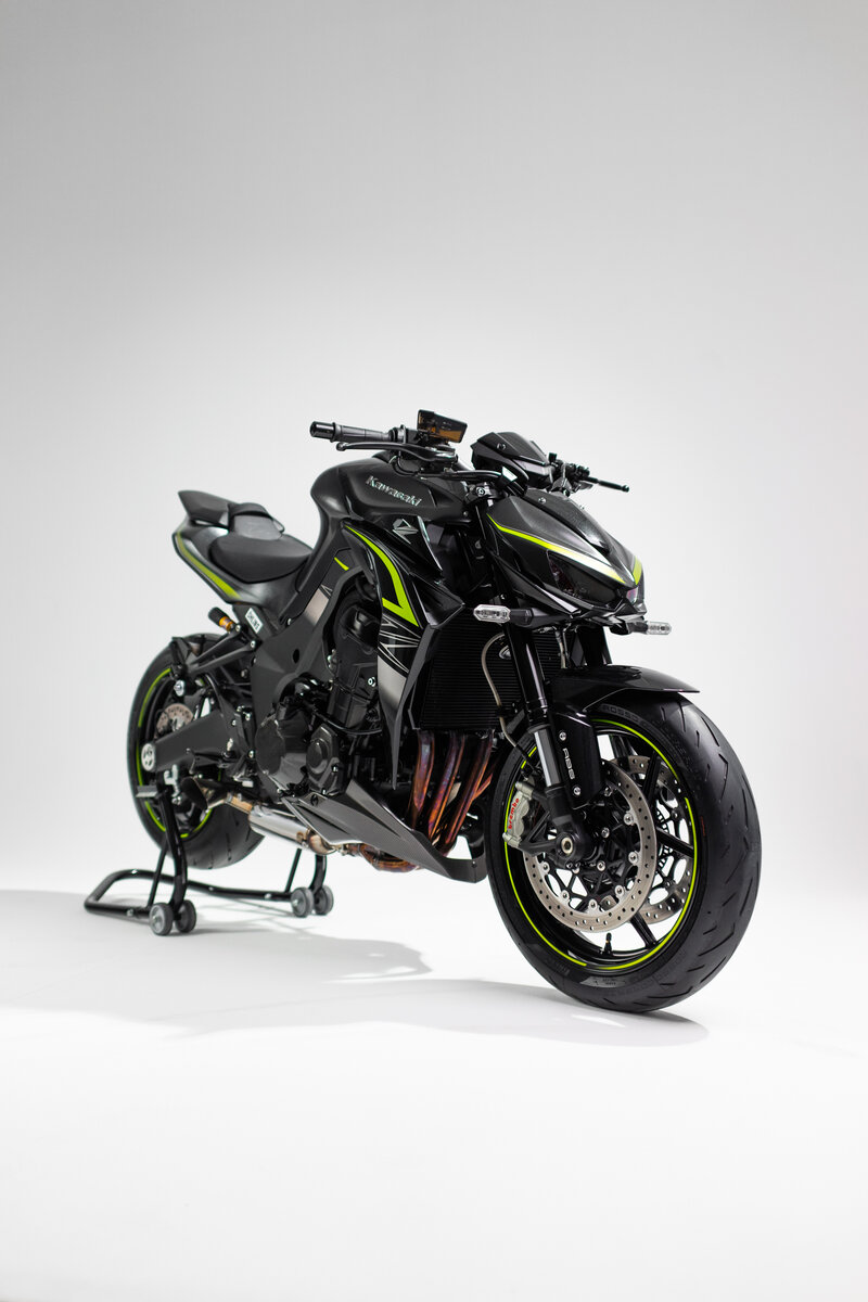 KAWASAKI Z1000R в студии